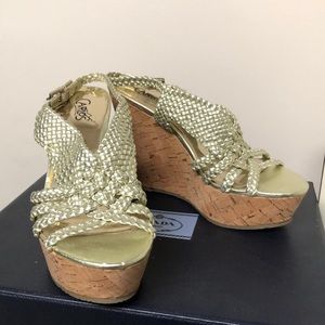 Carlos gold weave wedge sandals size 6